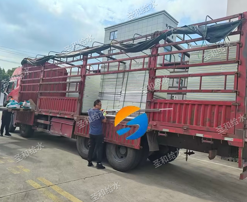 箱泵一体化消防水箱装车发货现场